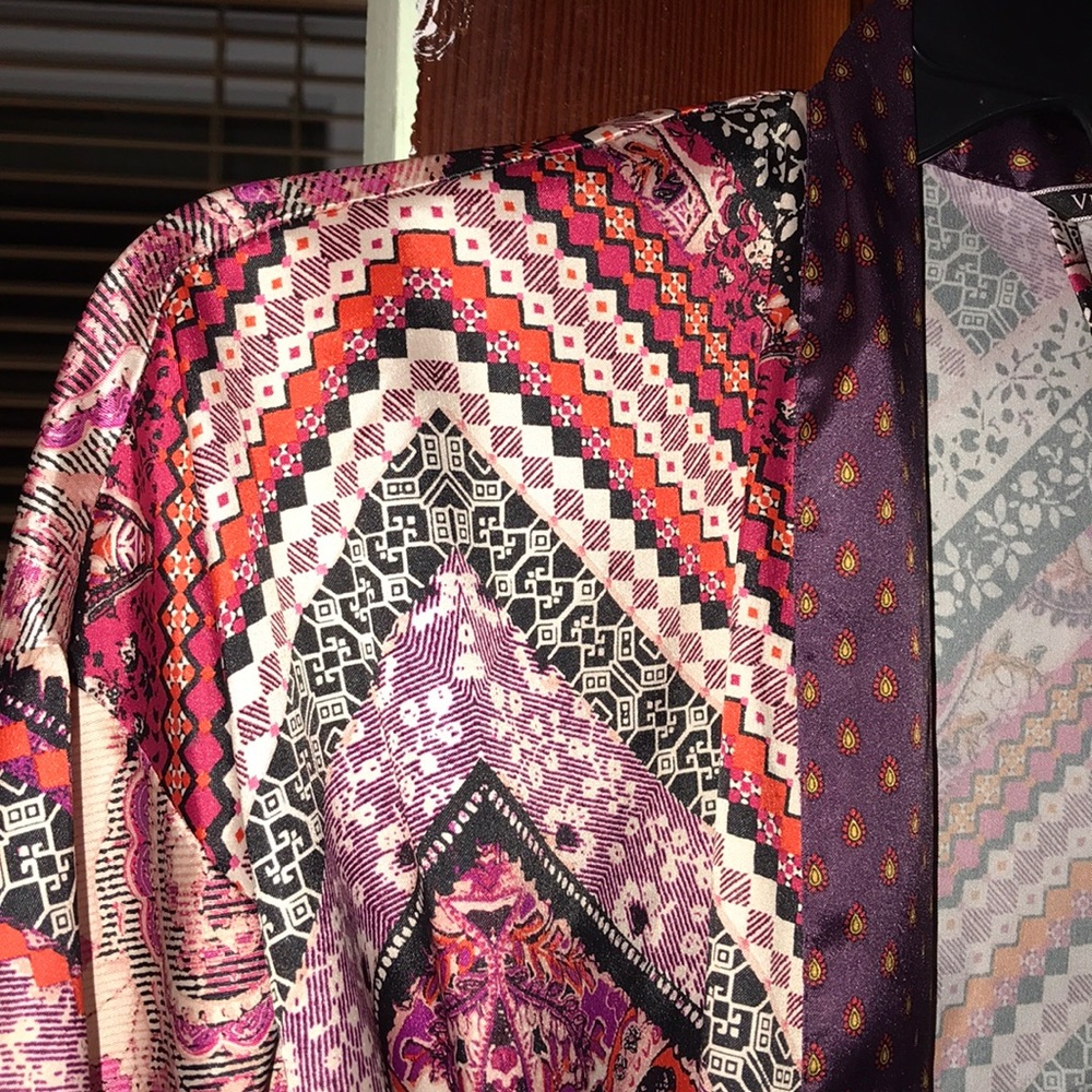 Robe - Picture 2 of 2